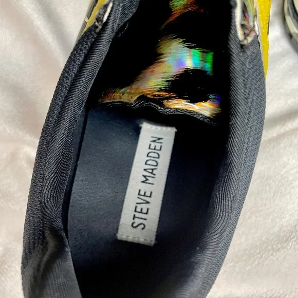 Steven Madden Cliffhanger shoes. Gold metallic leopard print. Used once - Picture 6 of 11